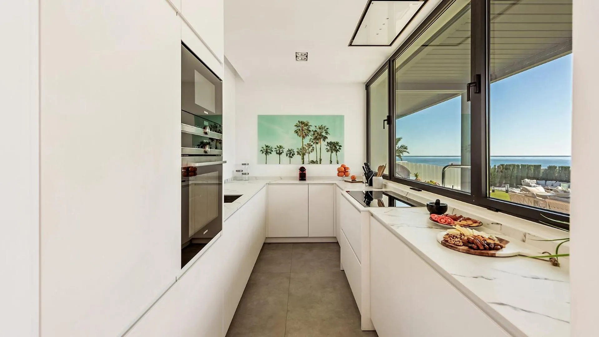Vacation Marbella I Villa Imare Waterfront, Beachfront Villa, Rooftop Jacuzzi, Indoor Spa エステポナ