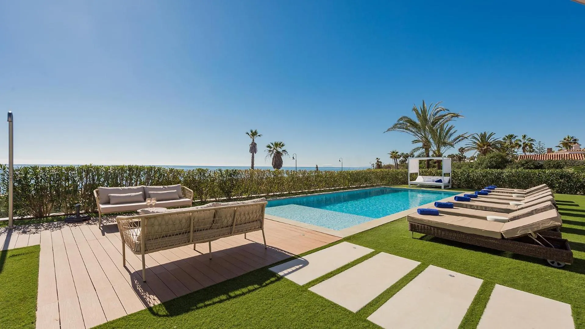 Vacation Marbella I Villa Imare Waterfront, Beachfront Villa, Rooftop Jacuzzi, Indoor Spa エステポナ スペイン