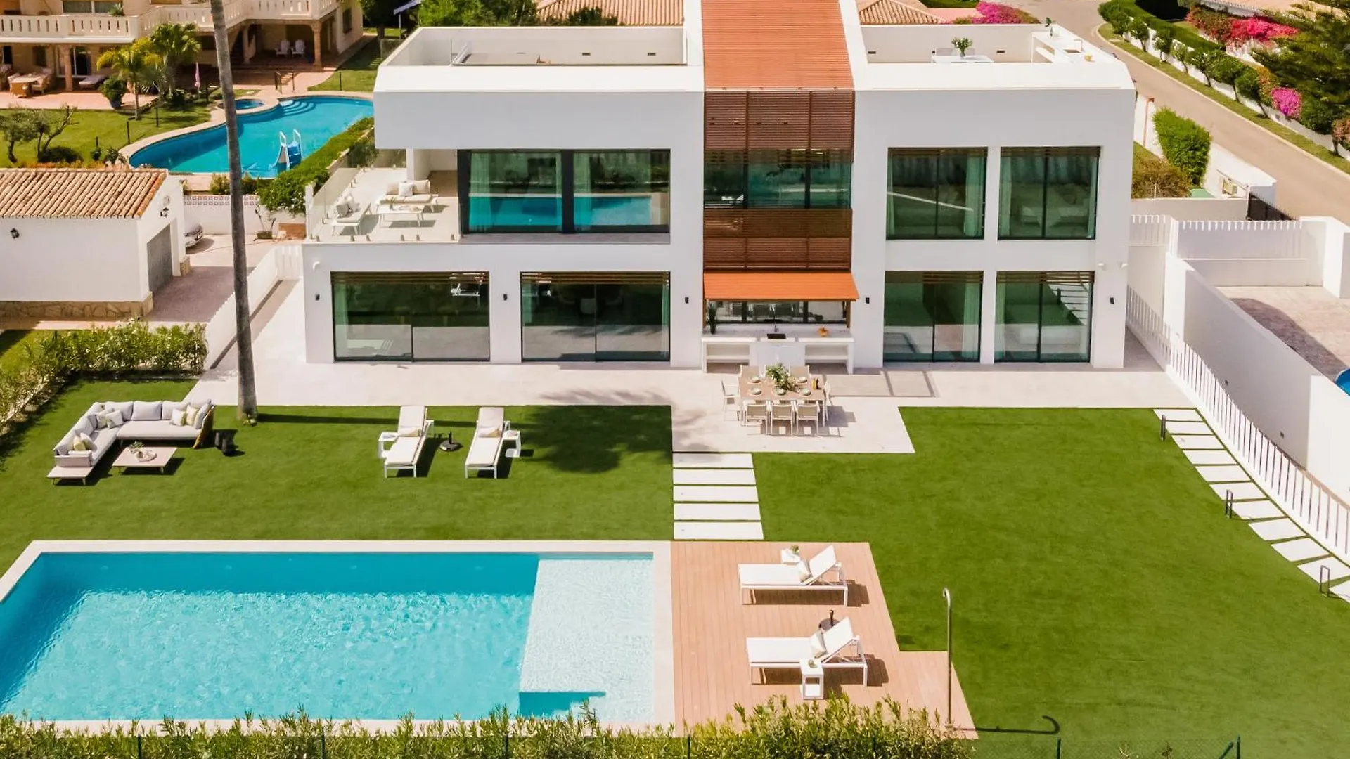 Vacation Marbella I Villa Imare Waterfront, Beachfront Villa, Rooftop Jacuzzi, Indoor Spa エステポナ