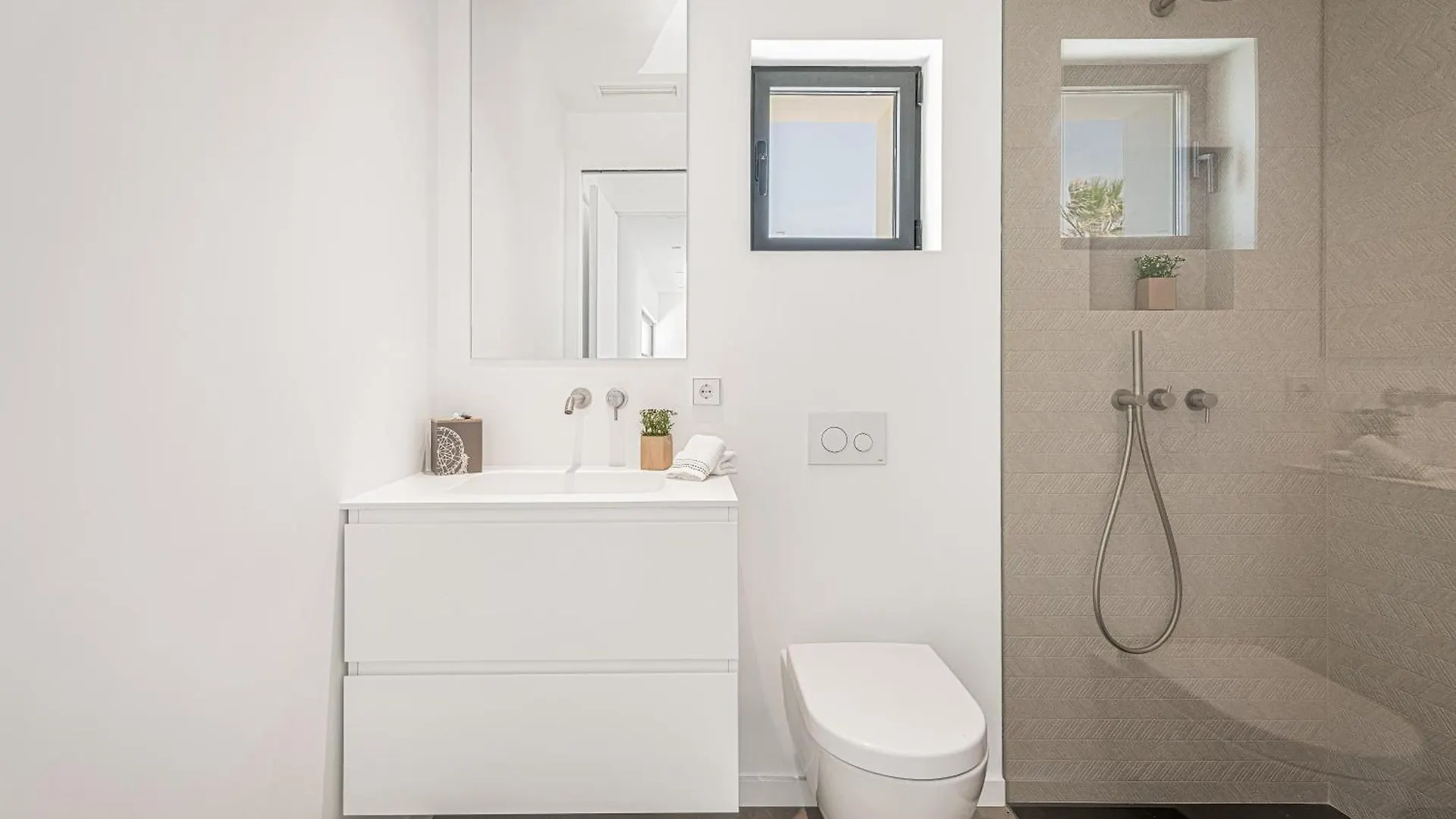 Vacation Marbella I Villa Imare Waterfront, Beachfront Villa, Rooftop Jacuzzi, Indoor Spa エステポナ