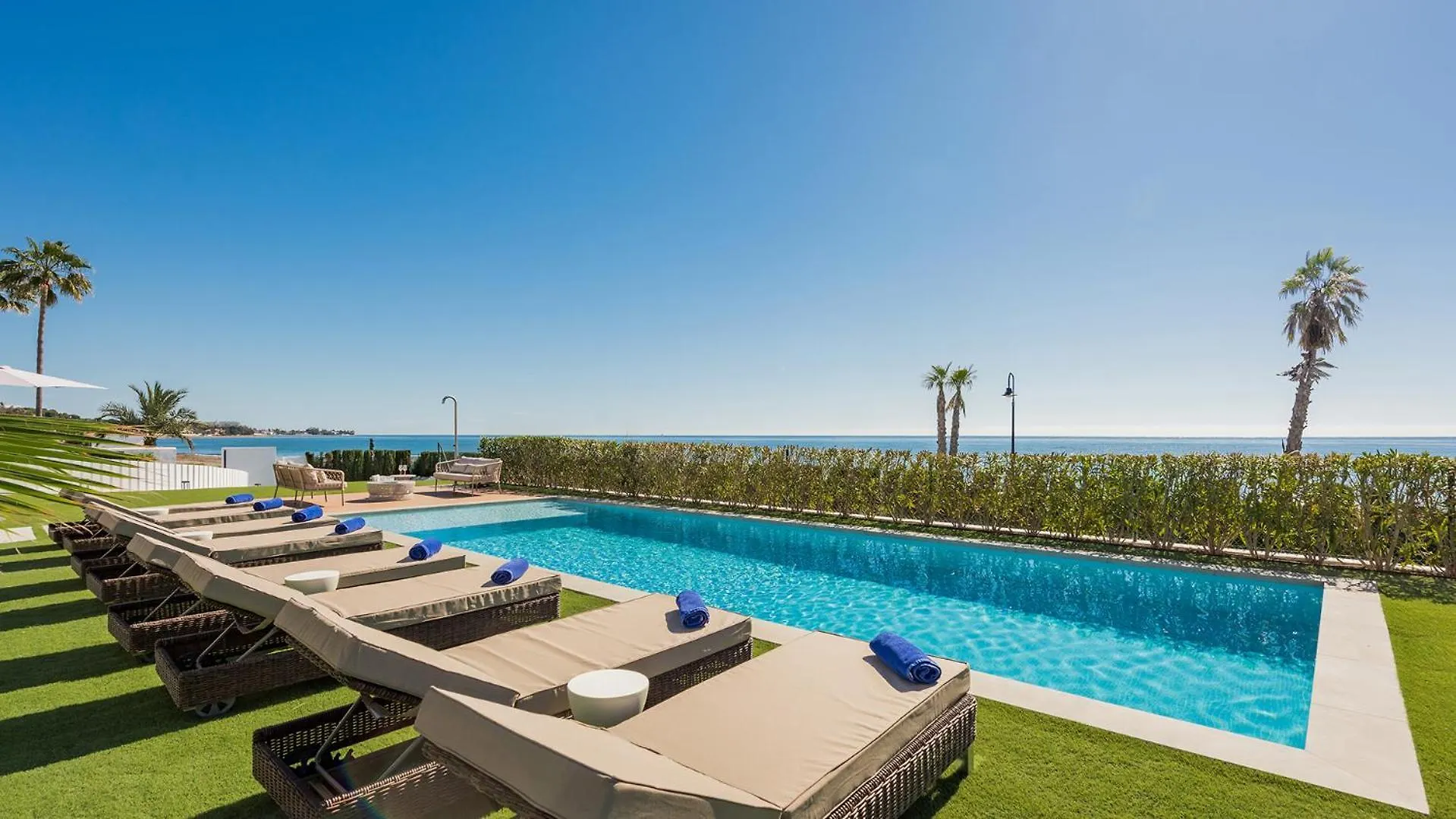 Vacation Marbella I Villa Imare Waterfront, Beachfront Villa, Rooftop Jacuzzi, Indoor Spa Estepona