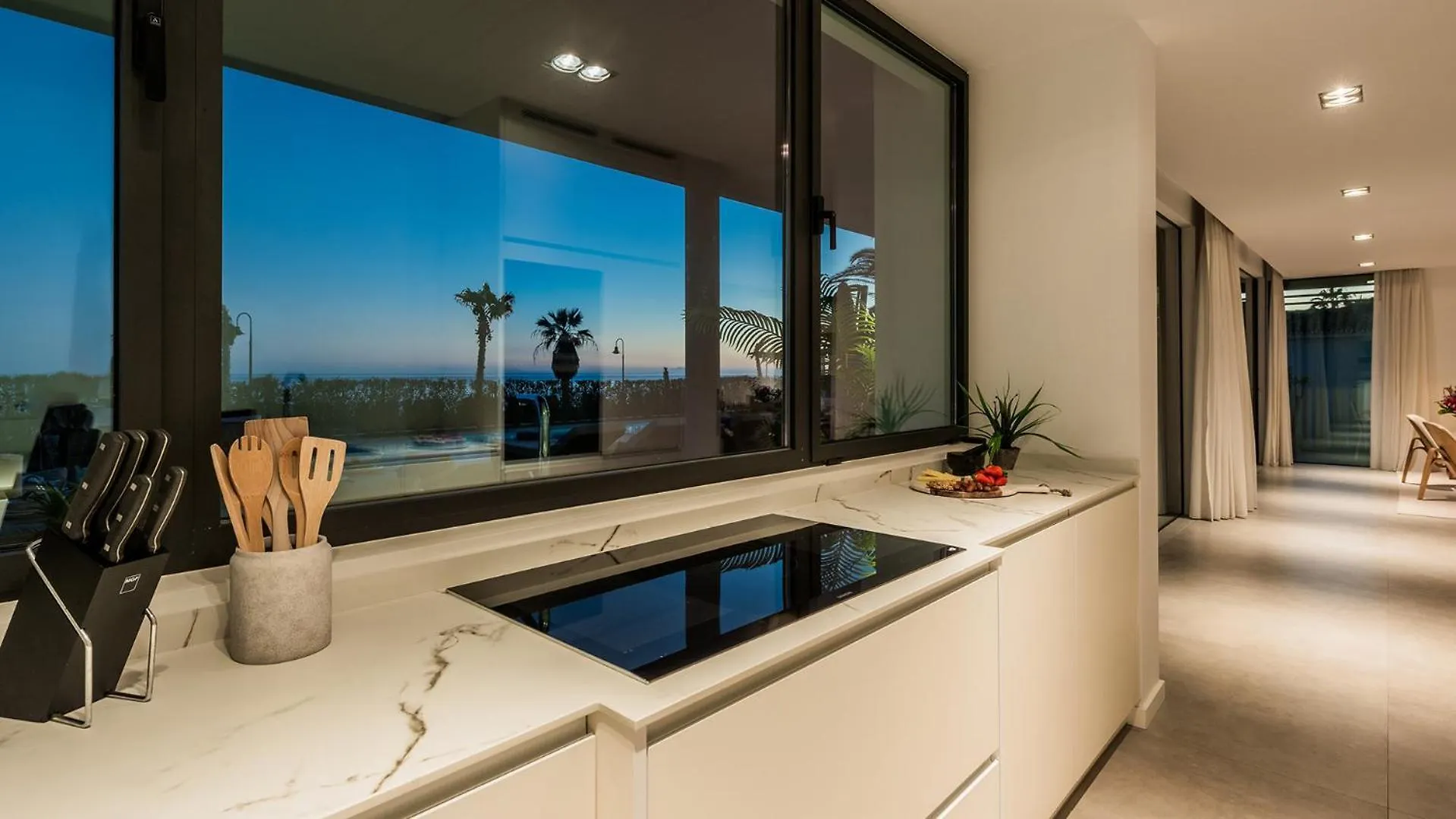 Vacation Marbella I Villa Imare Waterfront, Beachfront Villa, Rooftop Jacuzzi, Indoor Spa Estepona Espanha