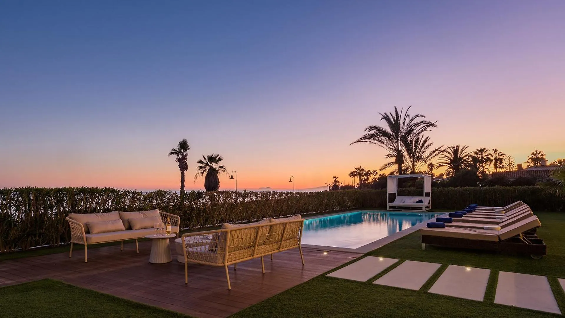 Vacation Marbella I Villa Imare Waterfront, Beachfront Villa, Rooftop Jacuzzi, Indoor Spa Estepona