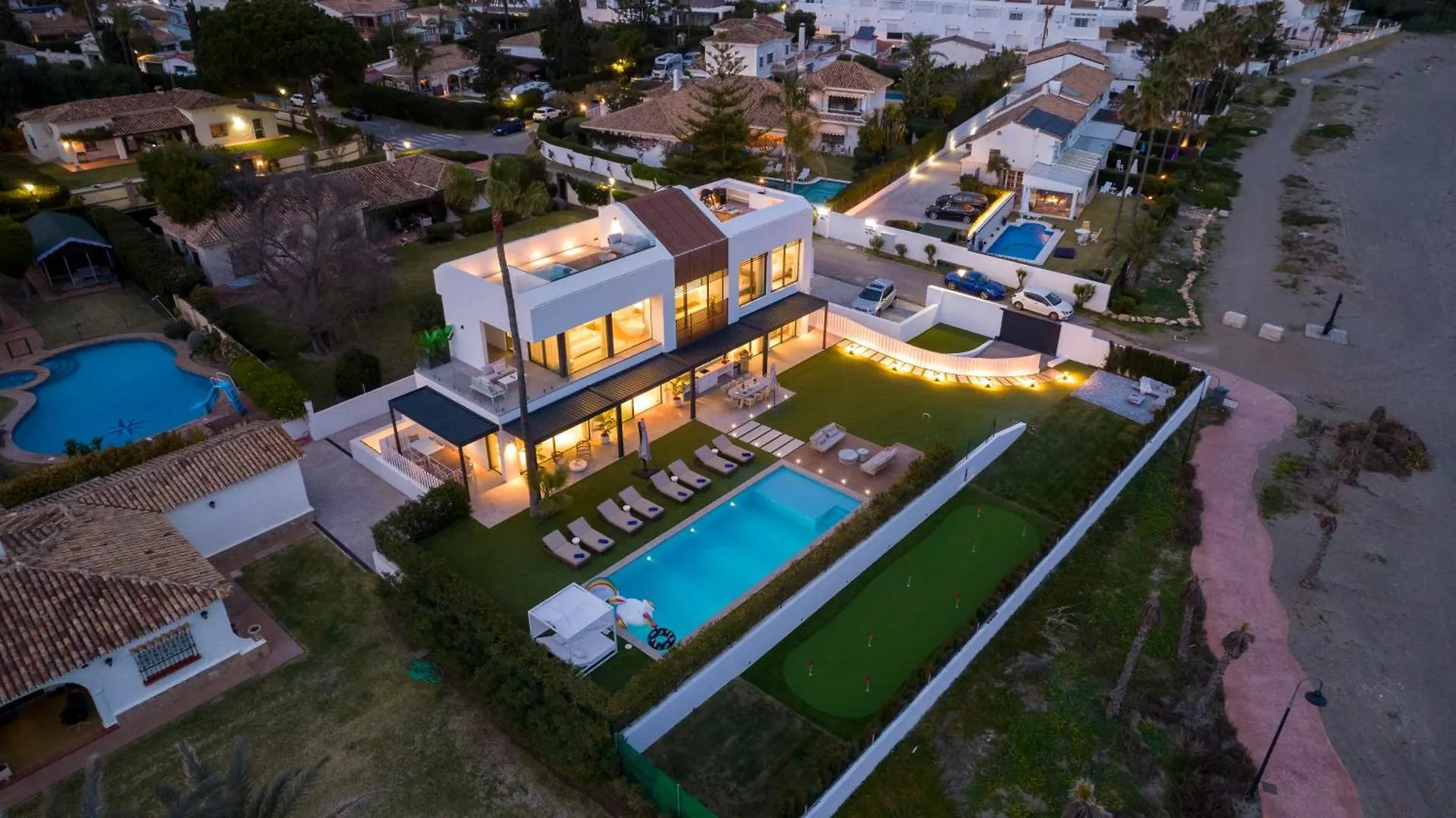 Vacation Marbella I Villa Imare Waterfront, Beachfront Villa, Rooftop Jacuzzi, Indoor Spa Estepona Espanha