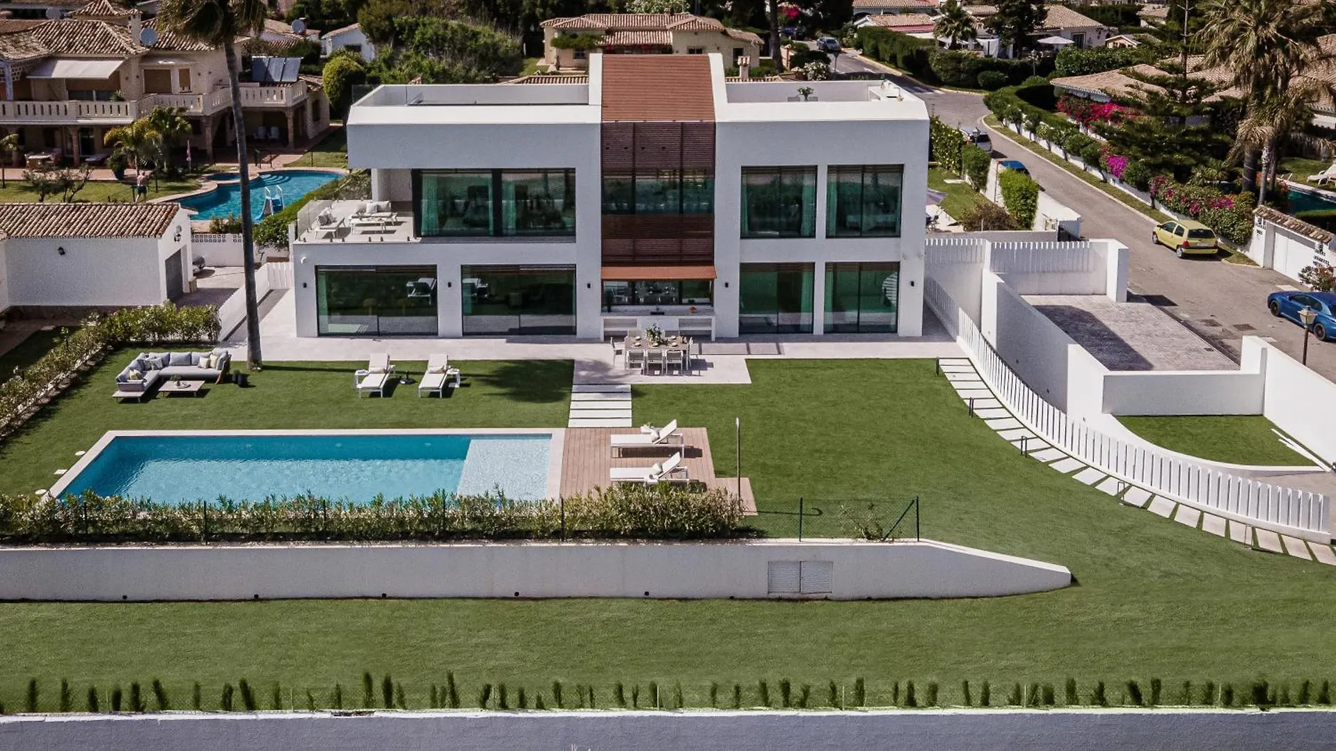 Vacation Marbella I Villa Imare Waterfront, Beachfront Villa, Rooftop Jacuzzi, Indoor Spa Estepona